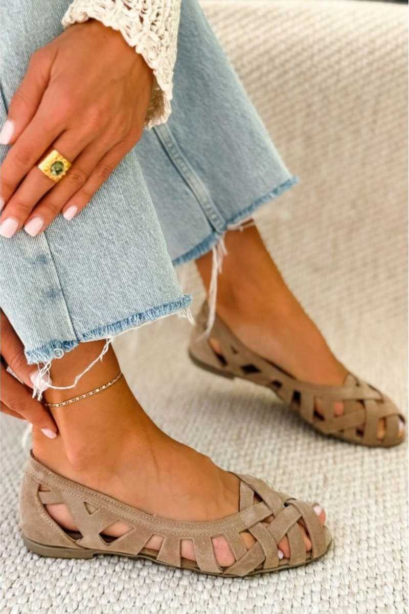 Sandalias bajas informales de puntera abierta, trenzadas y con tiras cruzadas
