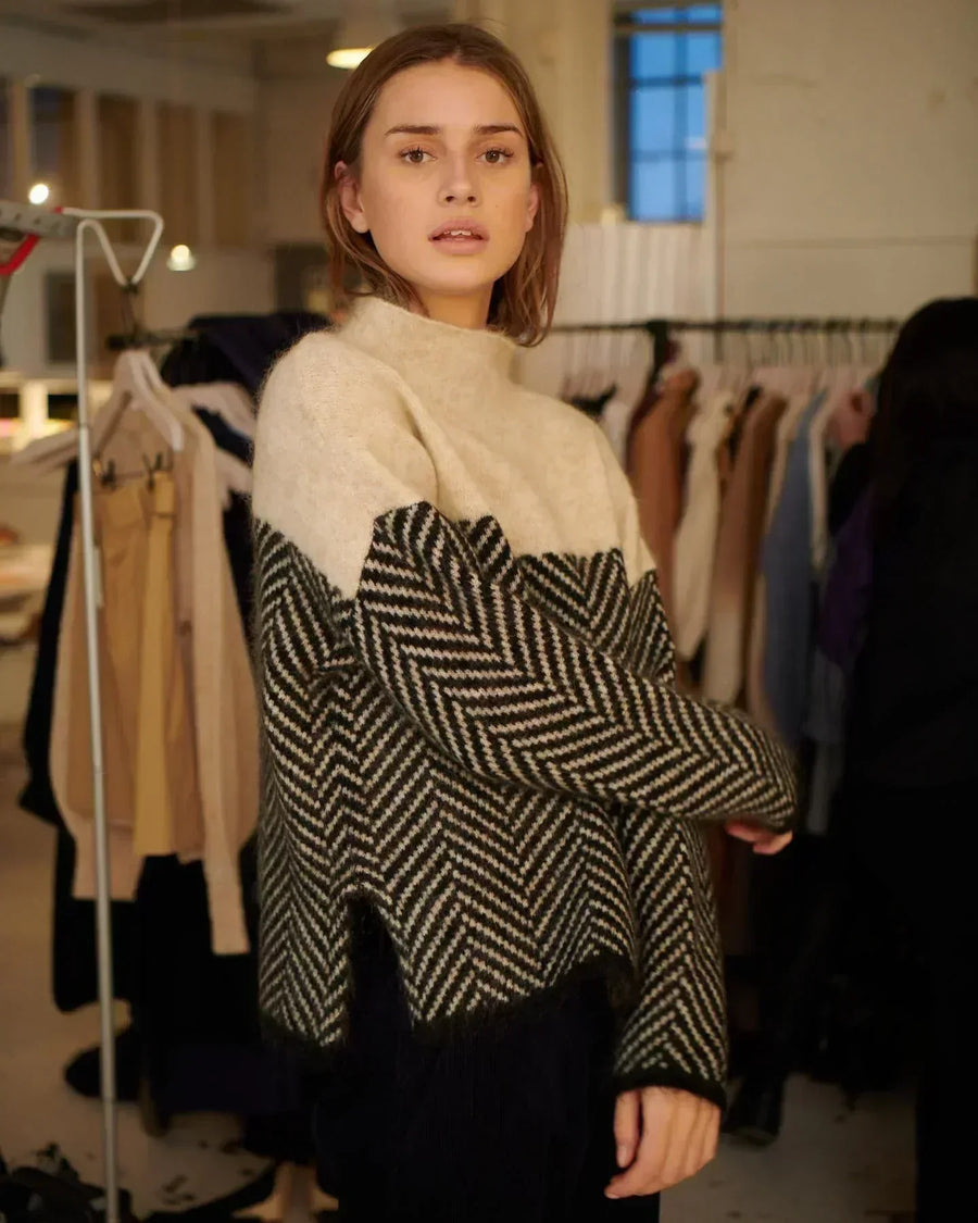 Gia | Luxury Cashmere Turtleneck Jumper