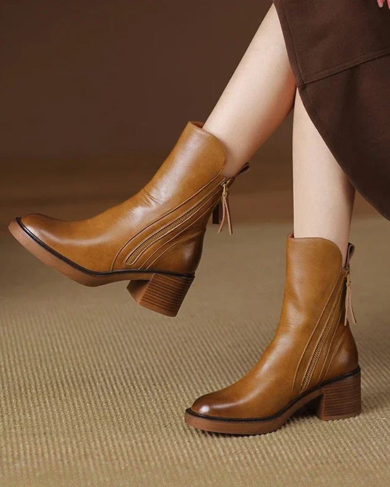 Valorine | Timeless Black Leather Boots with a Comfortable Heel