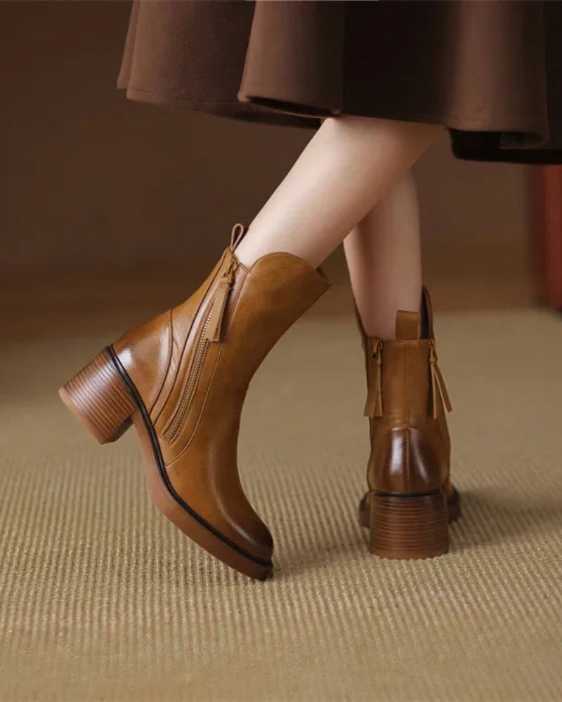 Valorine | Timeless Black Leather Boots with a Comfortable Heel