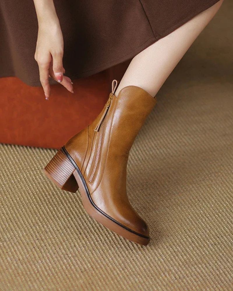 Valorine | Timeless Black Leather Boots with a Comfortable Heel