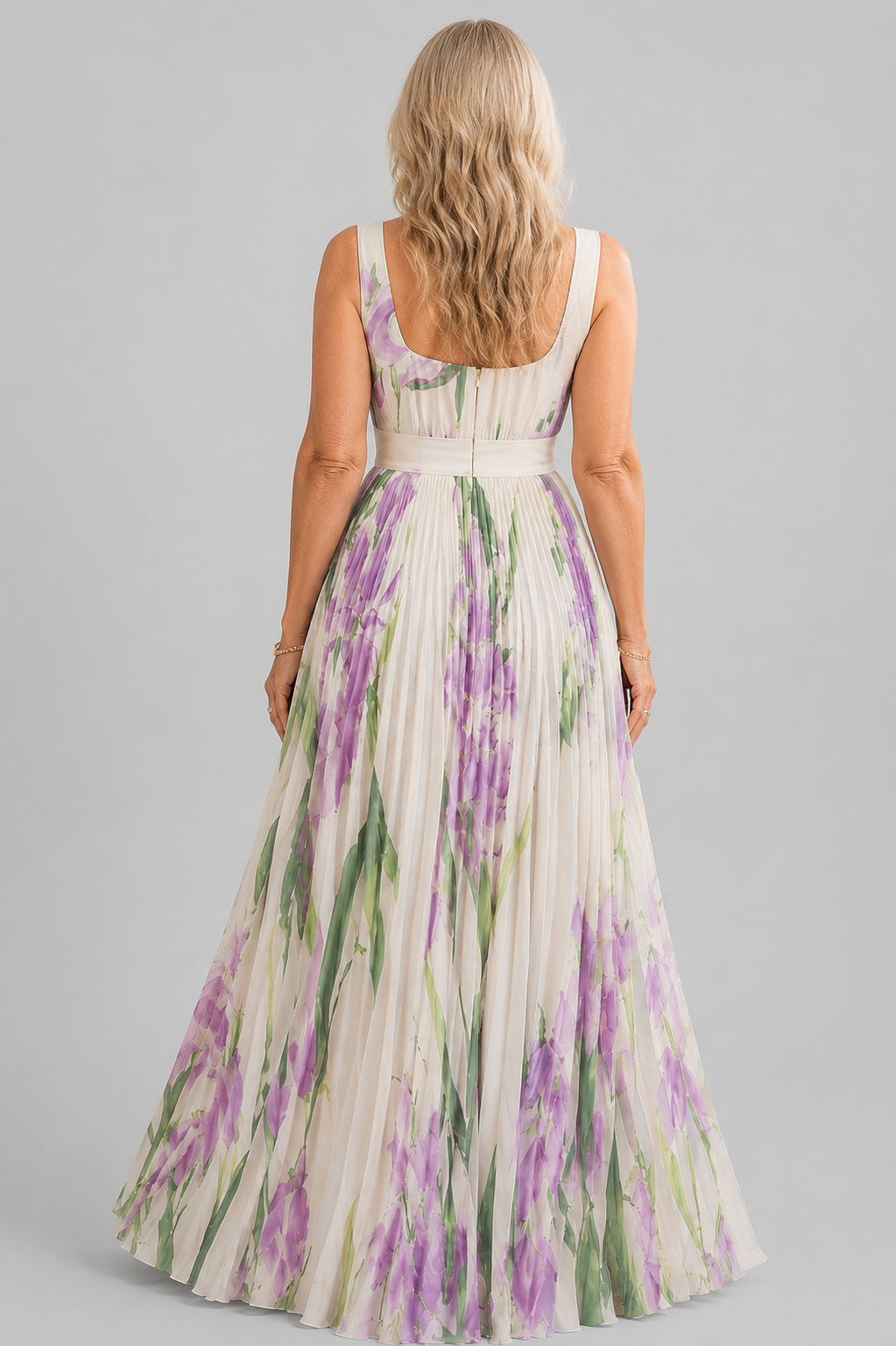 Long pleated dress with floral print