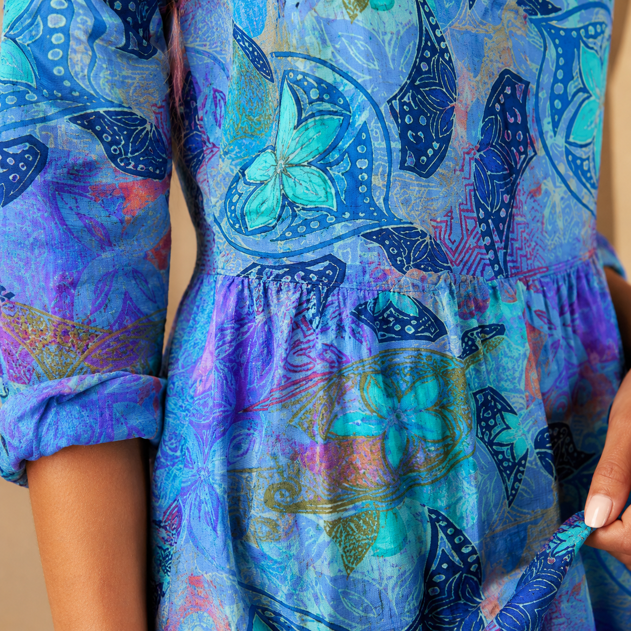 JULIETTE | Long Blouse with V-Neck