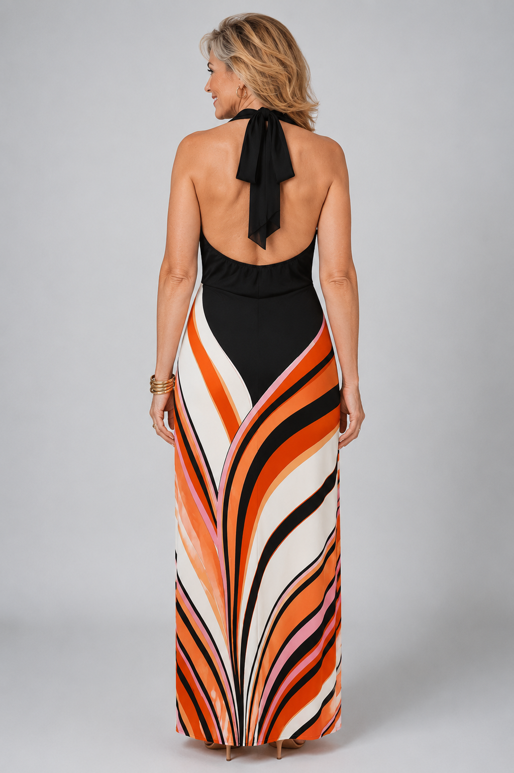 Long dress with halter neck and abstract print.