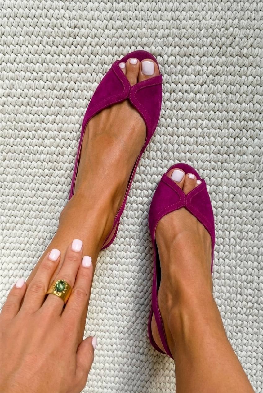 Bailarinas de ante con talón abierto y punta abierta, muy elegantes, en color fucsia